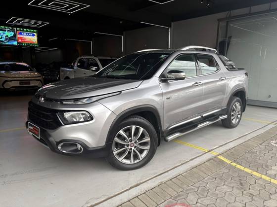 FIAT TORO 2.0 16V TURBO DIESEL RANCH 4WD AT9 FIAT TORO 2.0 16V TURBO DIESEL RANCH 4WD AT9